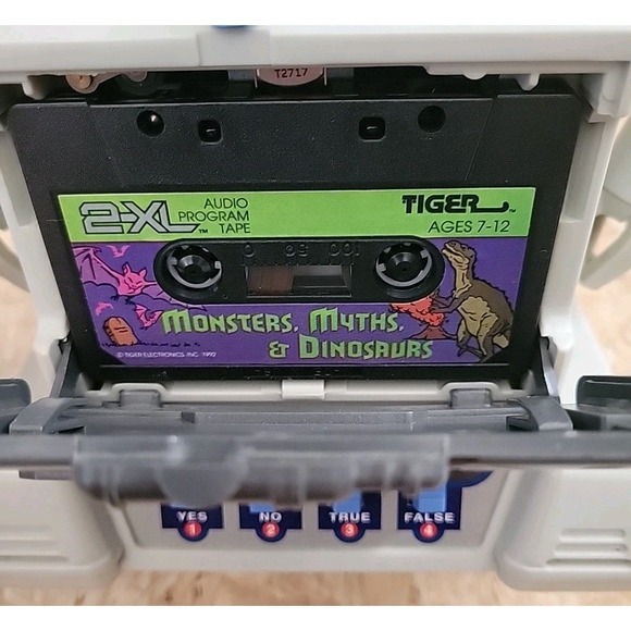 1992 Tiger Electronics 2-XL The Talking Robot W/ Monsters Tape Working - Picture 5 of 6